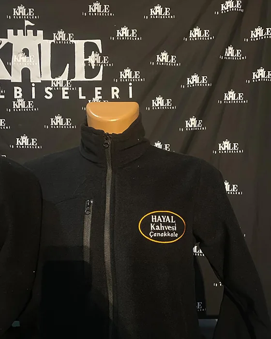 Soğuk Havalarda İş Hayatına Uygun Kıyafetler “Soğuk hava koşullarına karşı iş yerinde konforlu kalın! 🧣💼 Kışa özel iş kıyafetlerimiz ile hem korunun hem de rahat edin.  KALE İŞ ELBİSELERİ  #işkıyafetleri #işelbiseleri #personelgiyim #workwear #işelbiseleri #corporatewear #workuniform #uniforms #işkıyafetleri #professionalwear #employeeuniform #businessattire #workclothes #kıyafetönerisi #uniformdesign #workapparel #uniformstyle #workwearfashion #workwearstyle #işyerindegiyim #staffuniform #işyerikıyafeti #workuniforms #çalışankıyafeti #i̇şyerindeşıklık #işhayatindatarz #işyerindegiyim #İşKıyafetiTavsiyesi #rahati̇şkıyafeti #i̇şyerinderahatlık #PratikİşKıyafeti #işgiyim #günlüki̇şkıyafetleri