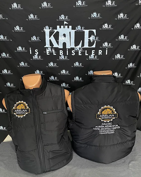 Soğuk Havalarda İş Hayatına Uygun Kıyafetler “Soğuk hava koşullarına karşı iş yerinde konforlu kalın! 🧣💼 Kışa özel iş kıyafetlerimiz ile hem korunun hem de rahat edin.  KALE İŞ ELBİSELERİ  #işkıyafetleri #işelbiseleri #personelgiyim #workwear #işelbiseleri #corporatewear #workuniform #uniforms #işkıyafetleri #professionalwear #employeeuniform #businessattire #workclothes #kıyafetönerisi #uniformdesign #workapparel #uniformstyle #workwearfashion #workwearstyle #işyerindegiyim #staffuniform #işyerikıyafeti #workuniforms #çalışankıyafeti #i̇şyerindeşıklık #işhayatindatarz #işyerindegiyim #İşKıyafetiTavsiyesi #rahati̇şkıyafeti #i̇şyerinderahatlık #PratikİşKıyafeti #işgiyim #günlüki̇şkıyafetleri